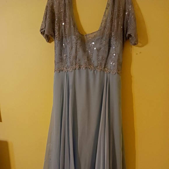 Couture Fashions Sequined Empire Light Grey Evening, Prom, Bridesmaids Dress - Picture 1 of 8